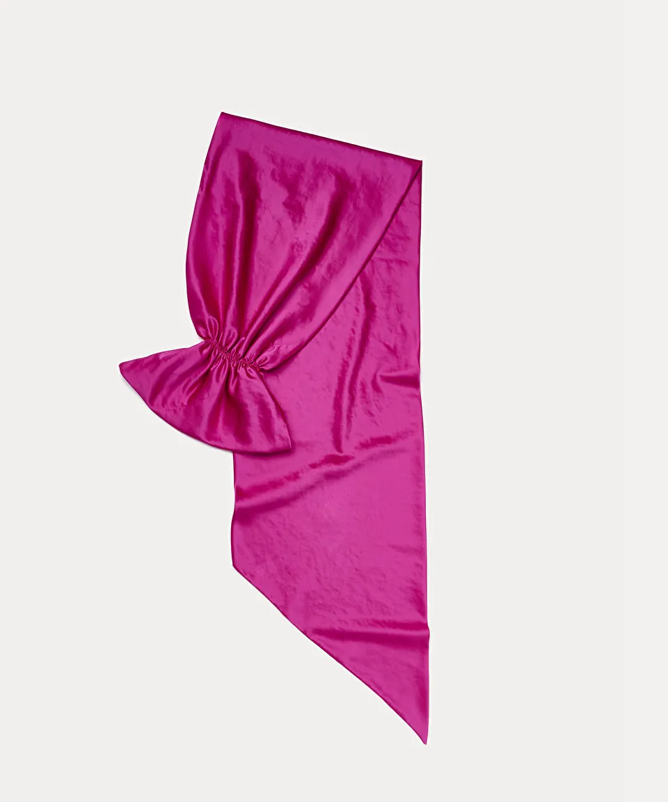 scarf in contemporary duchesse