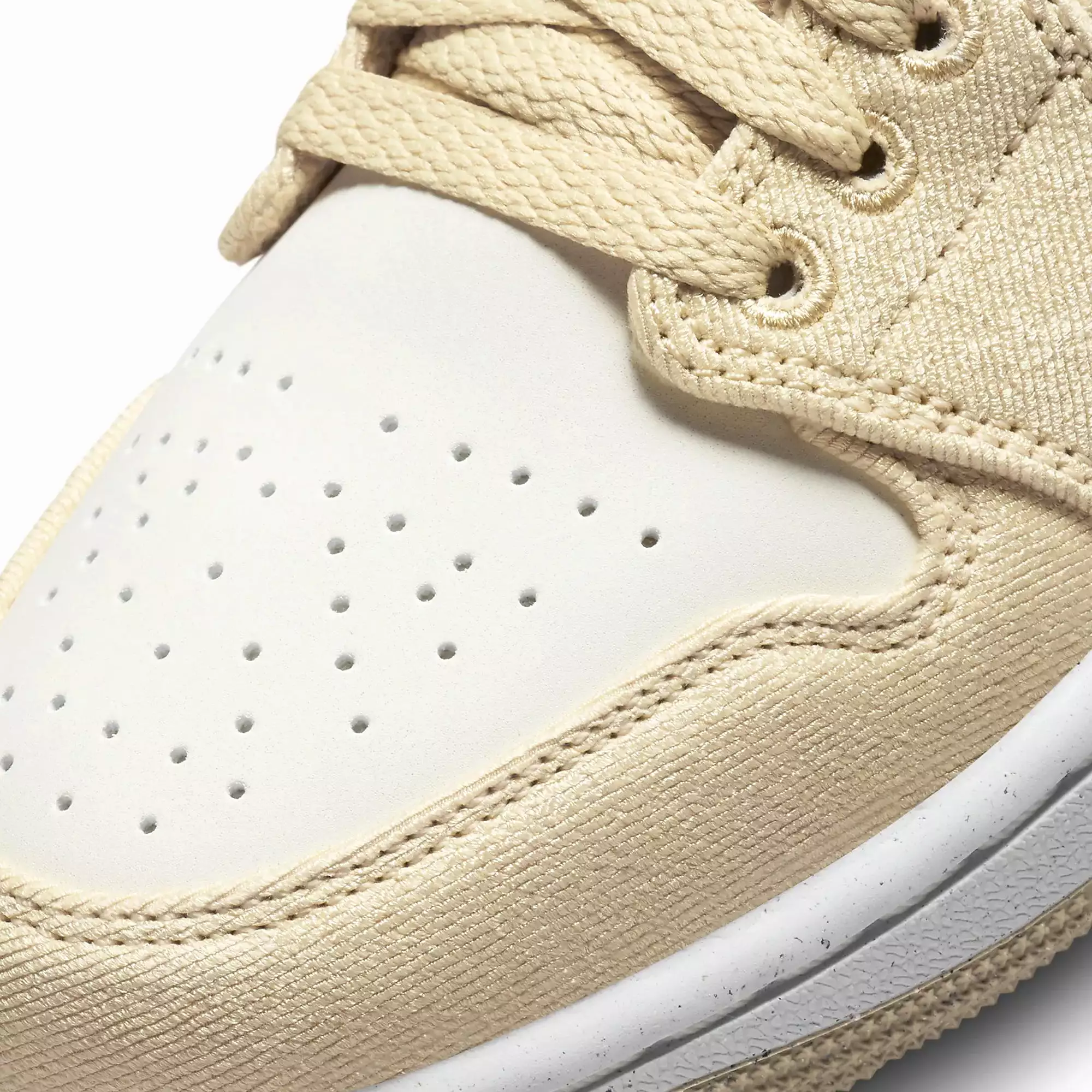 WMN'S AIR JORDAN 1 LOW SE 'TEAM GOLD/SAIL