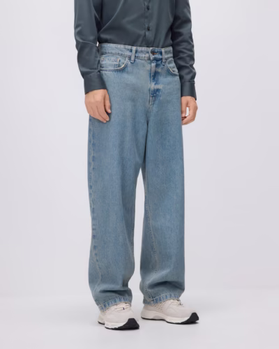 Loose tapered jeans